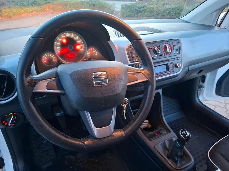 Gebraucht Seat Mii Chic 60 PS (44 kW) 2015 Weiß Kleinwagen