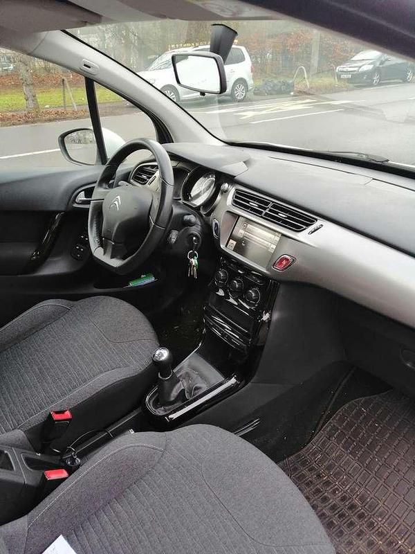 Gebraucht Citroën C3 PureTech 68 PS (50 kW) 2016 Weiß Limousine