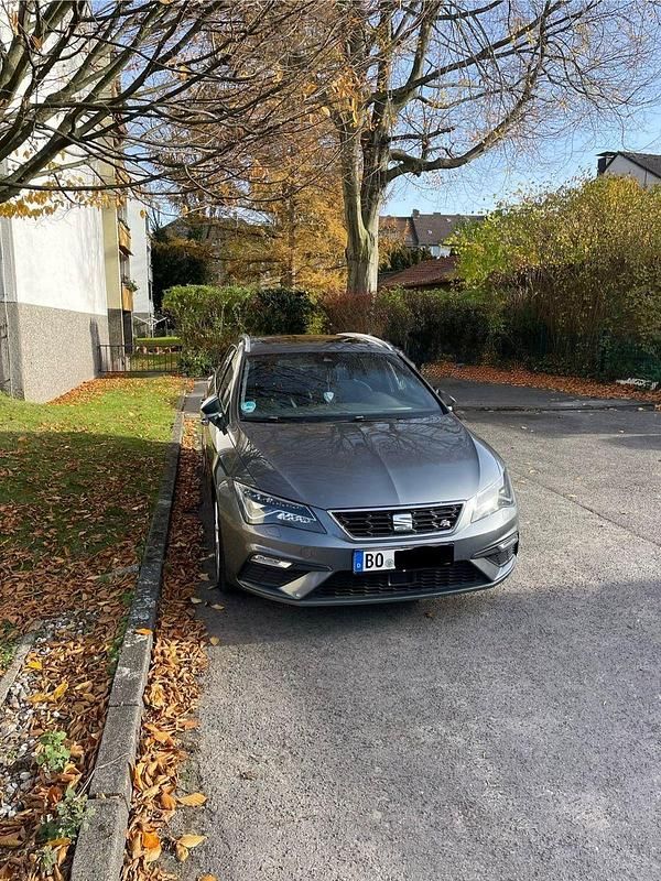 Grau Gebraucht 2017 Seat Leon FR Kombi | 15.000 € (Fairer Preis) - Bild 1/4