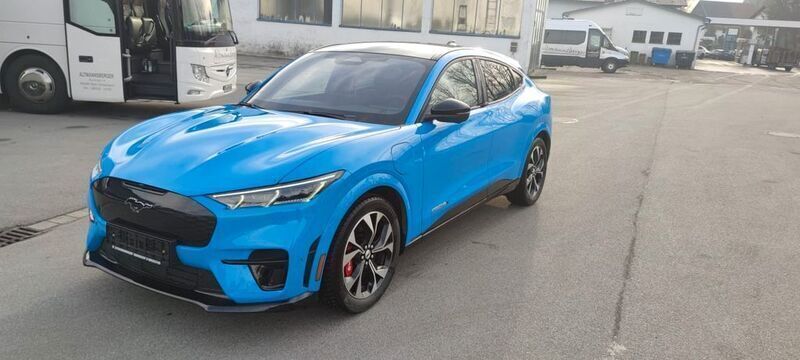 Blau Gebraucht 2022 Ford Mustang Mach-E GT SUV | 47.200 € (Teuer) - Bild 1/4