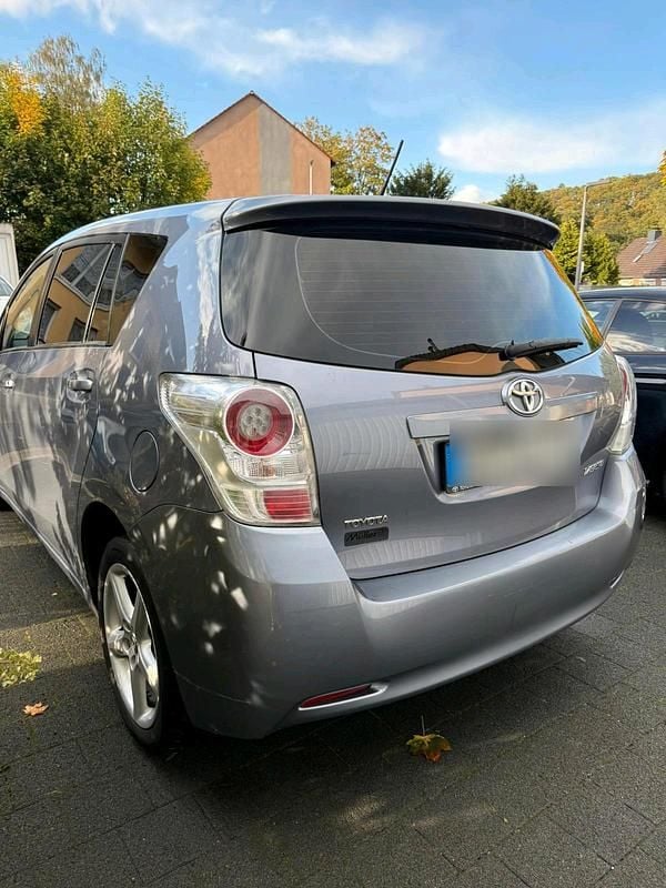 Blau Gebraucht 2009 Toyota Verso Van / Kleinbus | 5.000 € (Fairer Preis) - Bild 1/4
