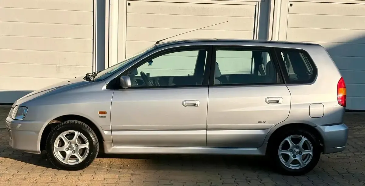 Gebraucht Mitsubishi Space Star 122 PS (89 kW) 2000 Silber Van / Kleinbus