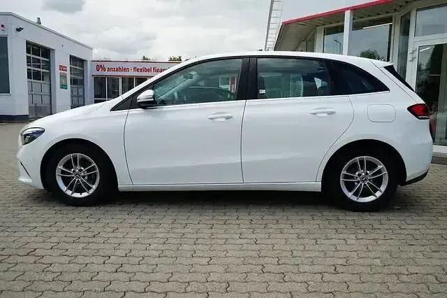 Gebraucht Mercedes B180 Style 136 PS (100 kW) 2019 Weiß Kleinwagen
