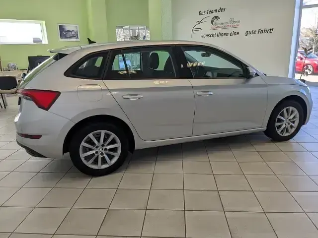 Gebraucht Skoda Scala Ambition 116 PS (85 kW) 2020 Brilliantsilber metallic Kleinwagen