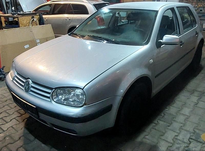 Silber Gebraucht 2001 VW Golf IV Kleinwagen | 1.900 € (Fairer Preis) - Bild 1/2