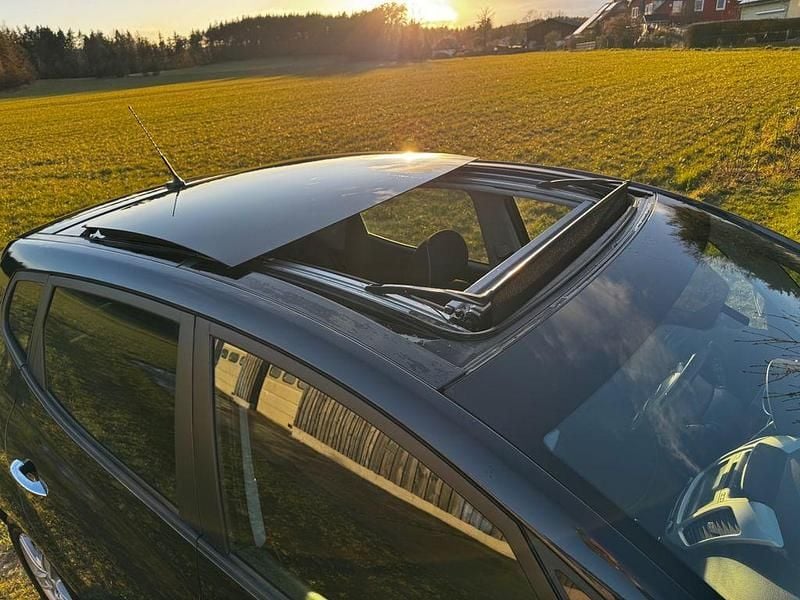 Gebraucht Kia Venga DREAM-TEAM Edition 125 PS (91 kW) 2015 Schwarz Kleinwagen