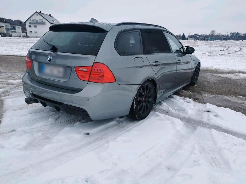 Gebraucht BMW 330 272 PS (200 kW) 2011 Grau Kombi
