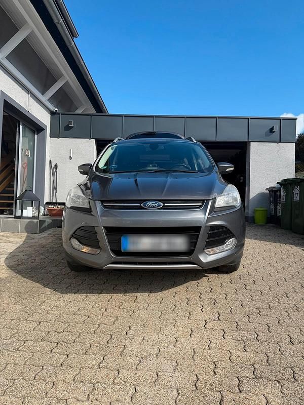 Gebraucht Ford Kuga Titanium 140 PS (102 kW) 2014 Grau SUV
