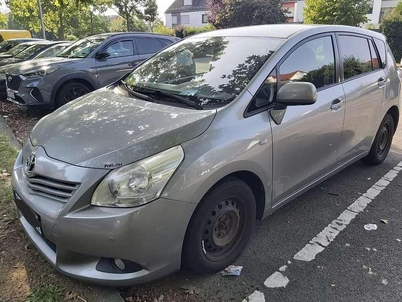 Gebraucht Toyota Verso 126 PS (92 kW) 2012 Grau Van / Kleinbus