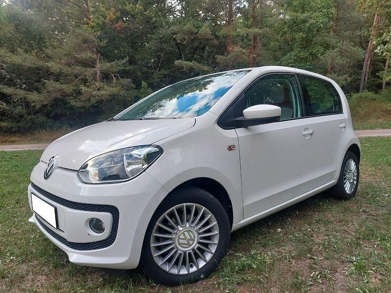 Weiß Gebraucht 2015 VW up! high up! Kleinwagen | 8.990 € (Etwas zu teuer) - Bild 1/4