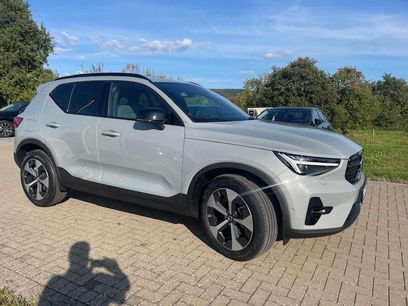 Vapour grey Gebraucht 2025 Volvo XC40 Plus SUV | 42.900 € (Teuer) - Bild 1/4