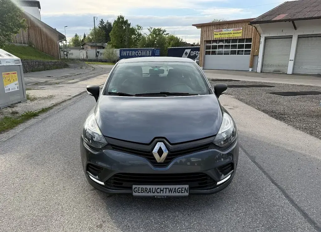 Gebraucht Renault Clio IV Life 73 PS (53 kW) 2016 Grau Limousine