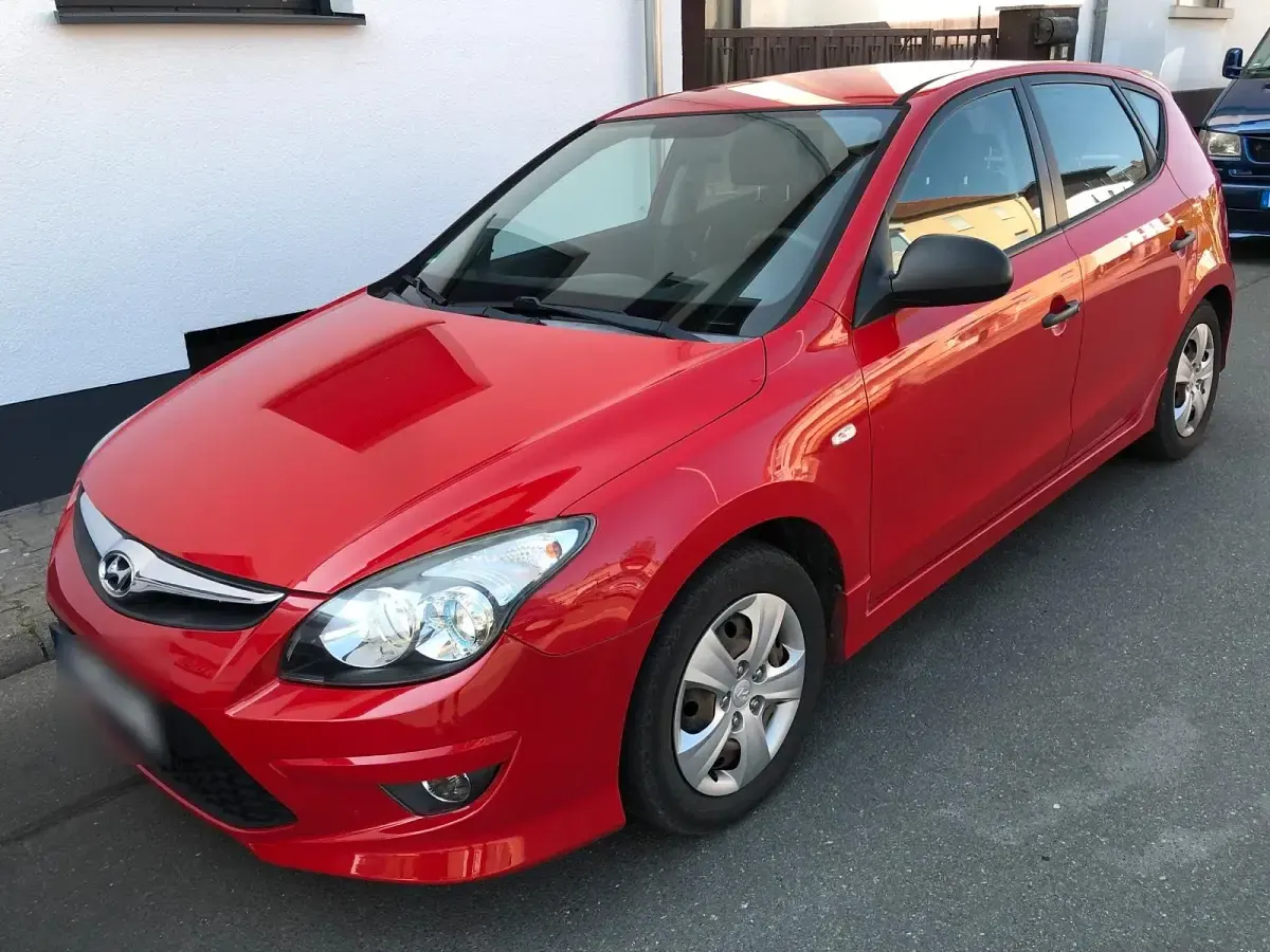 Gebraucht Hyundai i30 108 PS (79 kW) 2010 Rot Kleinwagen
