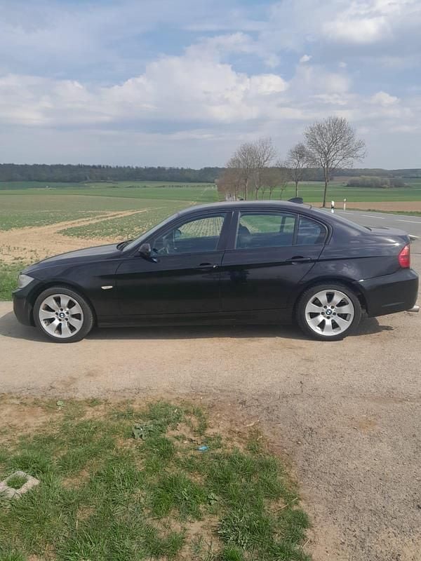 Gebraucht BMW 320 163 PS (119 kW) 2005 Schwarz Limousine