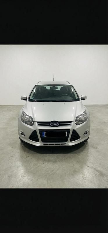Gebraucht Ford Focus 140 PS (102 kW) 2014 Grau Kombi