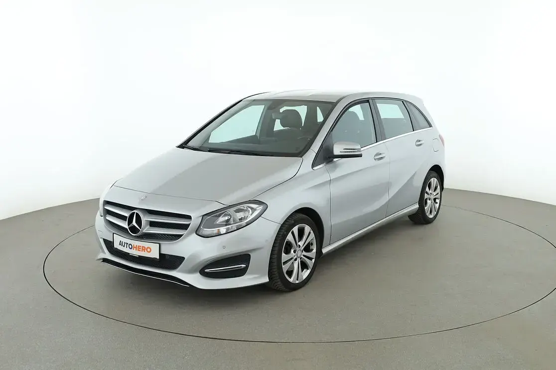 Gebraucht Mercedes B180 Urban 122 PS (89 kW) 2015 Kleinwagen