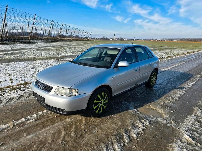 Silber Gebraucht 2002 VW Golf IV Kleinwagen | 890 € (Guter Preis) - Bild 1/4