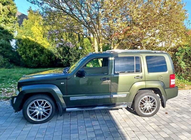 Grün Gebraucht 2008 Jeep Cherokee Limited SUV | 8.500 € (Teuer) - Bild 1/4