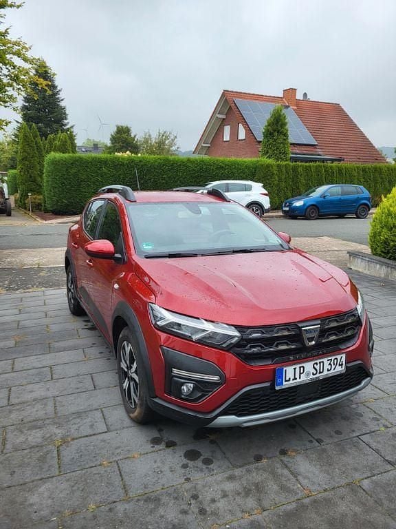 Rot Gebraucht 2022 Dacia Sandero Comfort Kleinwagen | 12.199 € (Superpreis) - Bild 1/4