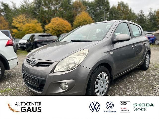 Grau Gebraucht 2012 Hyundai i20 Classic Limousine | 3.200 € (Superpreis) - Bild 1/4
