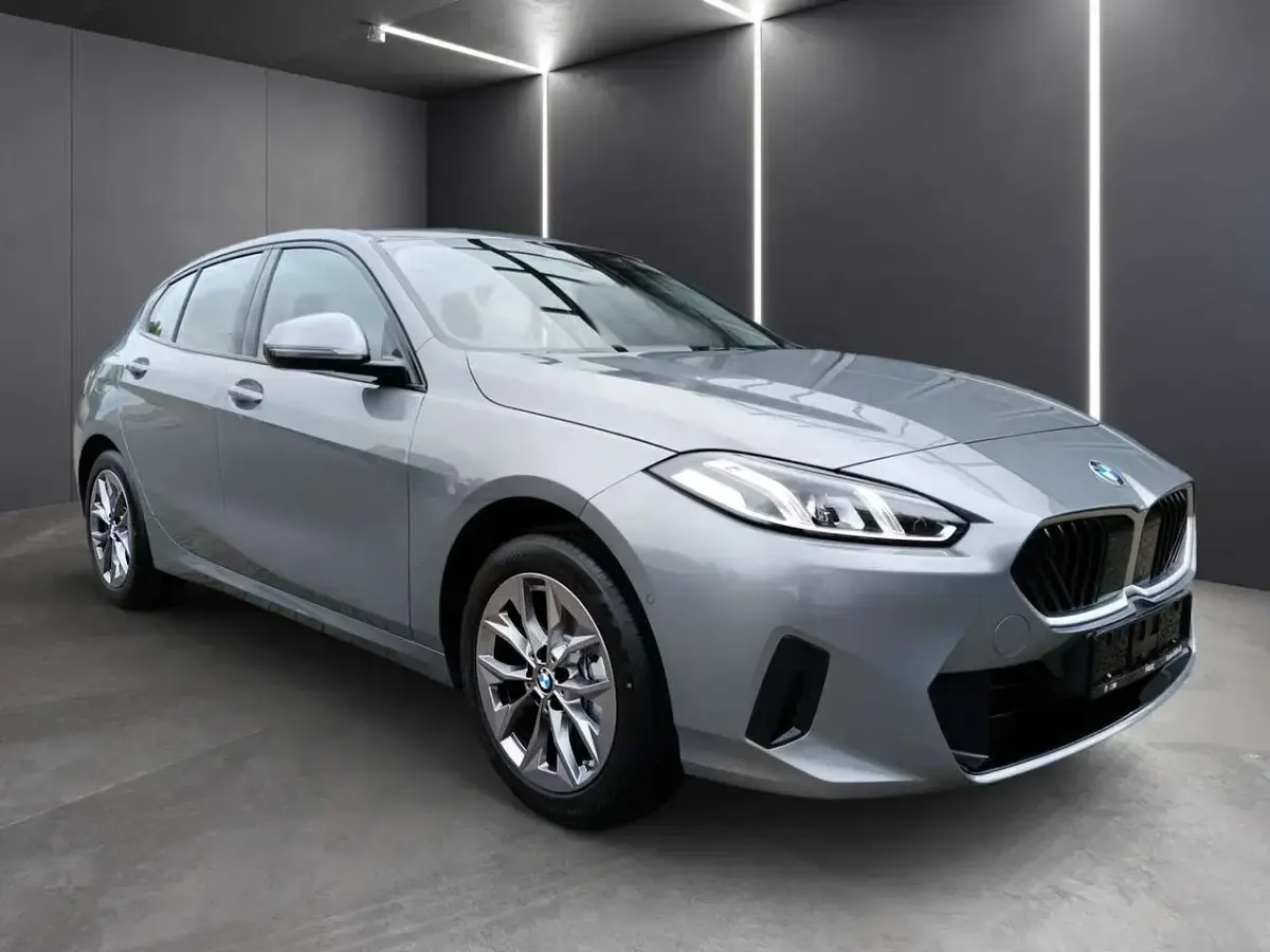 Neu BMW 120 170 PS (125 kW) 2026 Skyscraper grau metallic Kleinwagen
