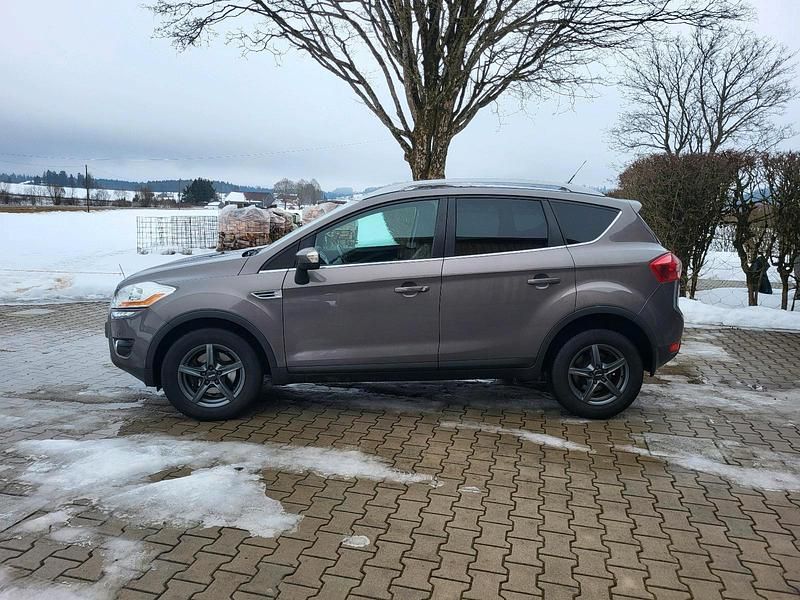 Gebraucht Ford Kuga 163 PS (119 kW) 2012 Braun SUV
