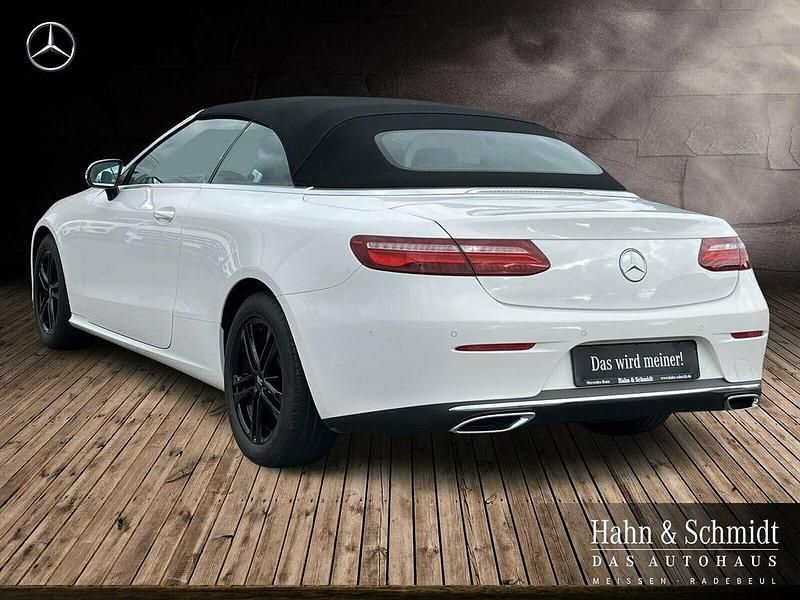 Gebraucht Mercedes E200 184 PS (135 kW) 2019 Unilack polarweiß Cabrio