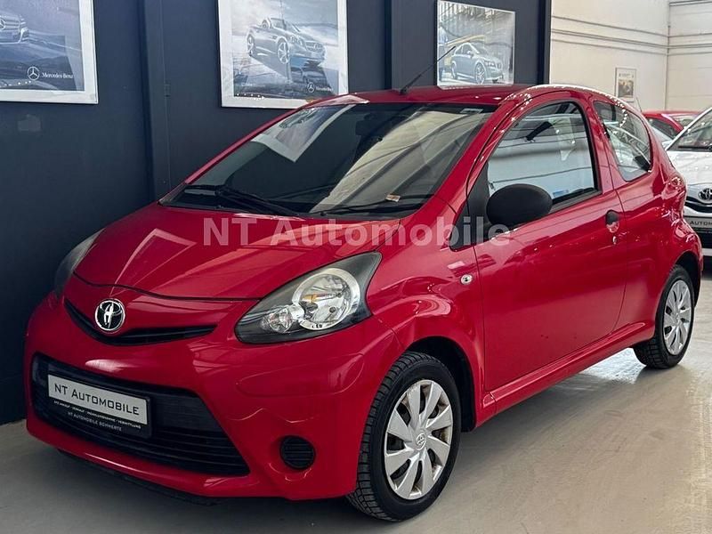Gebraucht Toyota Aygo Basis 68 PS (50 kW) 2012 Rot Kleinwagen