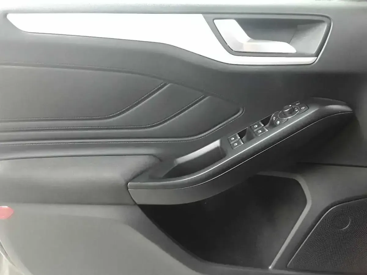 Gebraucht Ford Focus Cool & Connect 120 PS (88 kW) 2021 Obsidianschwarz metallic Kombi