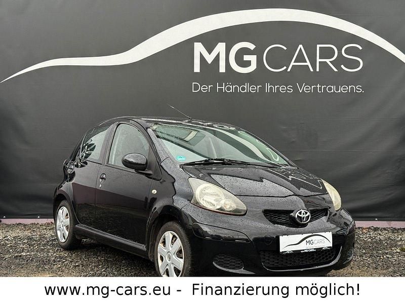 Gebraucht Toyota Aygo 68 PS (50 kW) 2011 Schwarz Kleinwagen