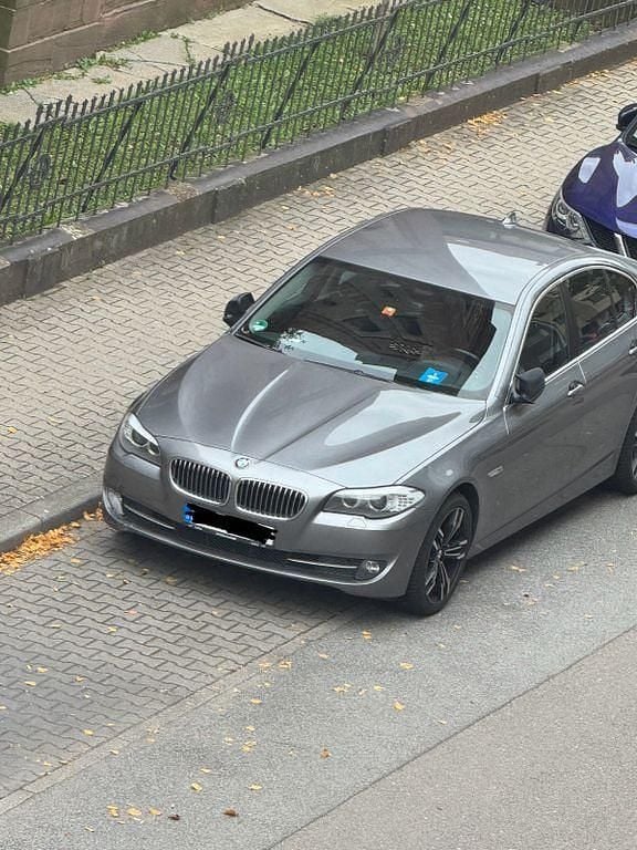 Grau Gebraucht 2012 BMW 530 Limousine | 9.850 € (Guter Preis) - Bild 1/4