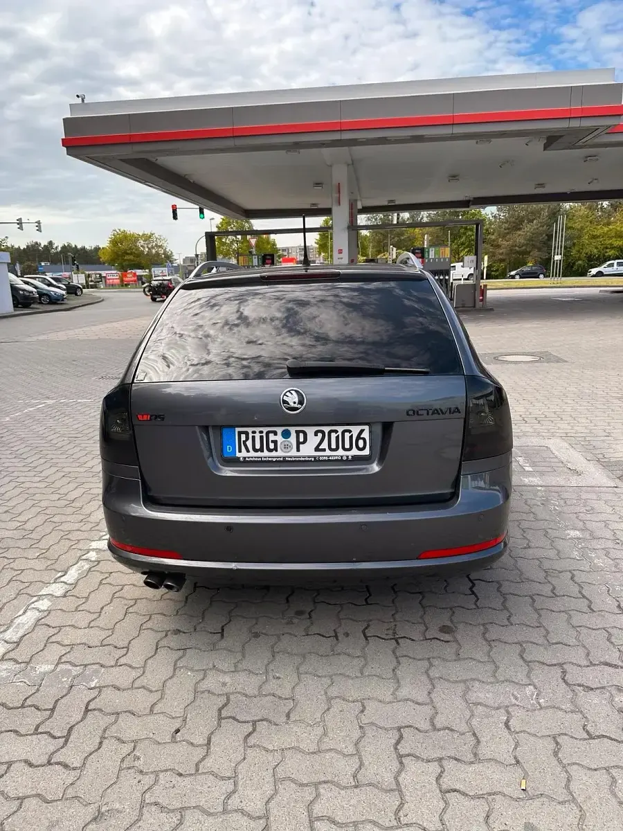 Używany Skoda Octavia vRS 170 KM (125 kW) 2011 Czarny Kombi