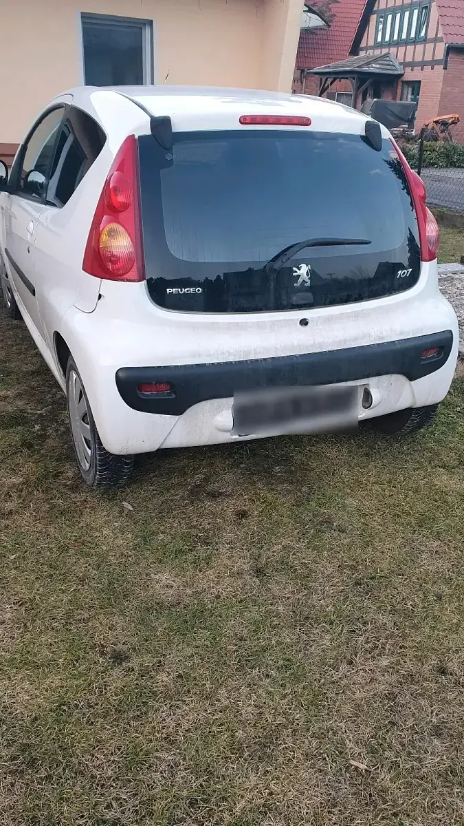 Gebraucht Peugeot 107 68 PS (50 kW) 2009 Weiß Kleinwagen