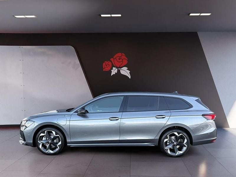 Neu Skoda Superb SportLine 204 PS (150 kW) 2026 Graphitegrau metallic Kombi