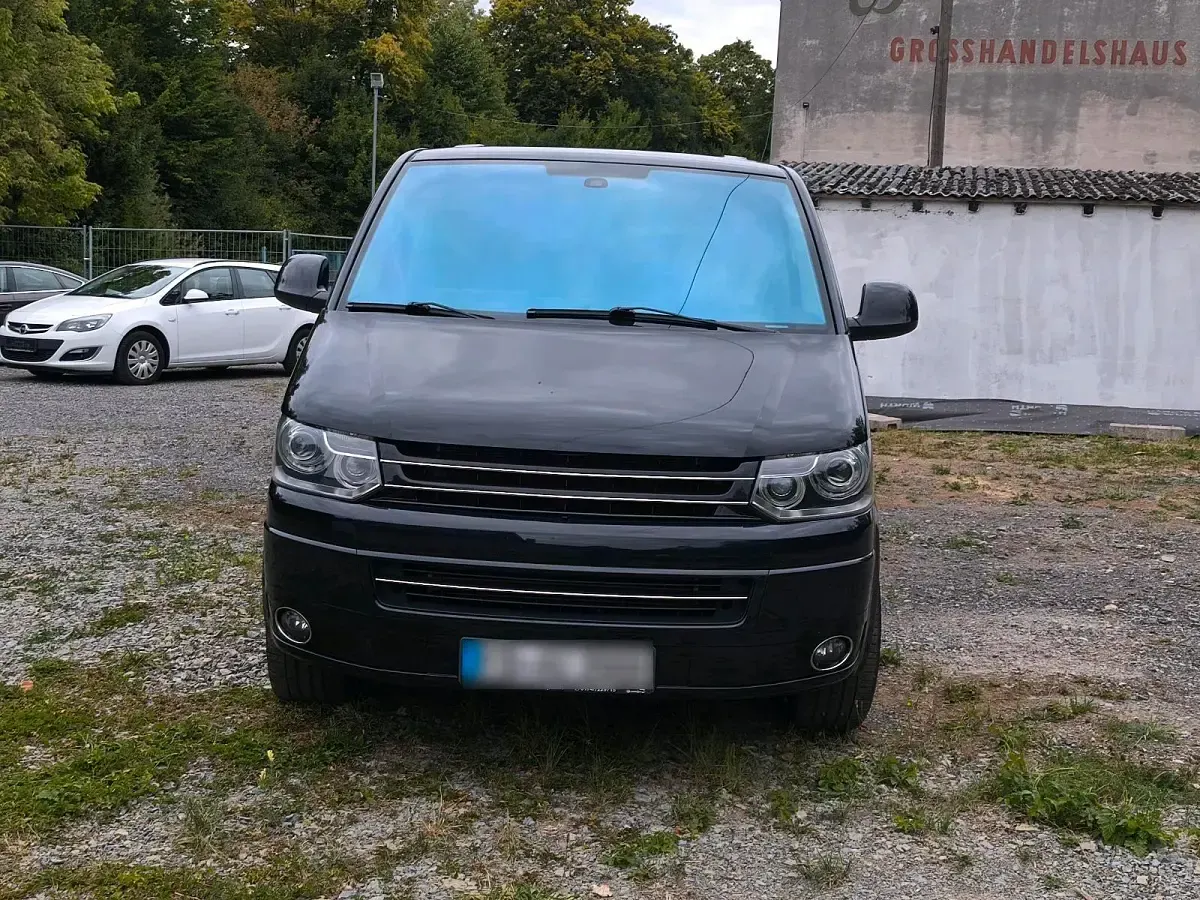 Gebraucht VW Multivan 179 PS (131 kW) 2011 Schwarz Van / Kleinbus