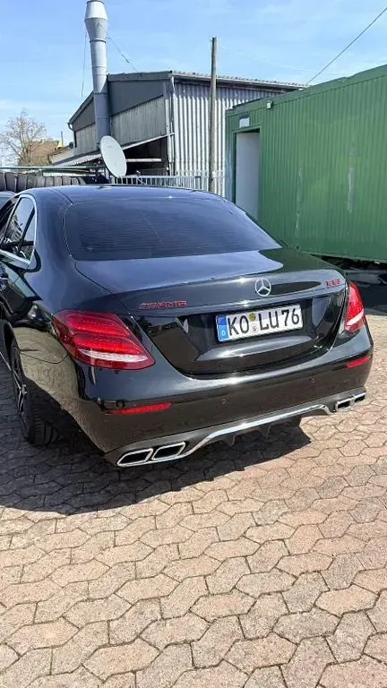 Gebraucht Mercedes E220 194 PS (142 kW) 2017 Schwarz Limousine