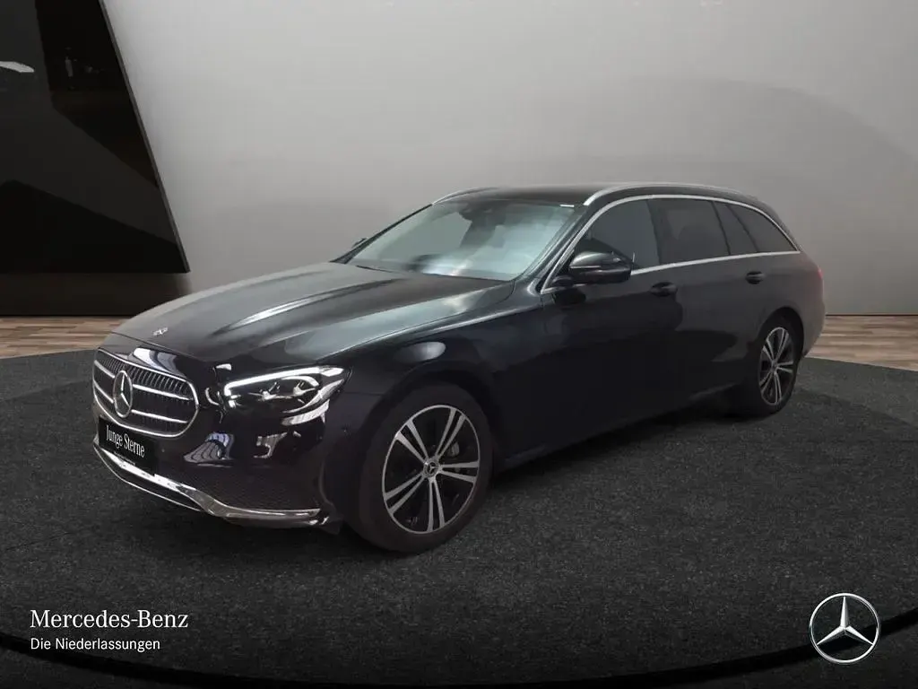 Gebraucht Mercedes E400 Avantgarde 340 PS (250 kW) 2022 Schwarz Limousine