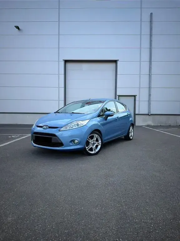 Gebraucht Ford Fiesta Titanium 95 PS (69 kW) 2011 Blau Limousine