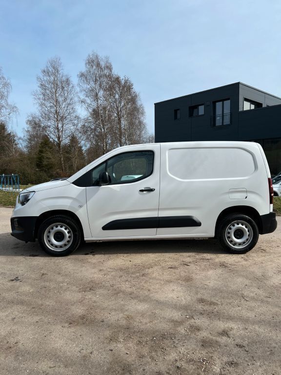 Gebraucht Opel Combo Selection 102 PS (75 kW) 2021 Weiß Van / Kleinbus