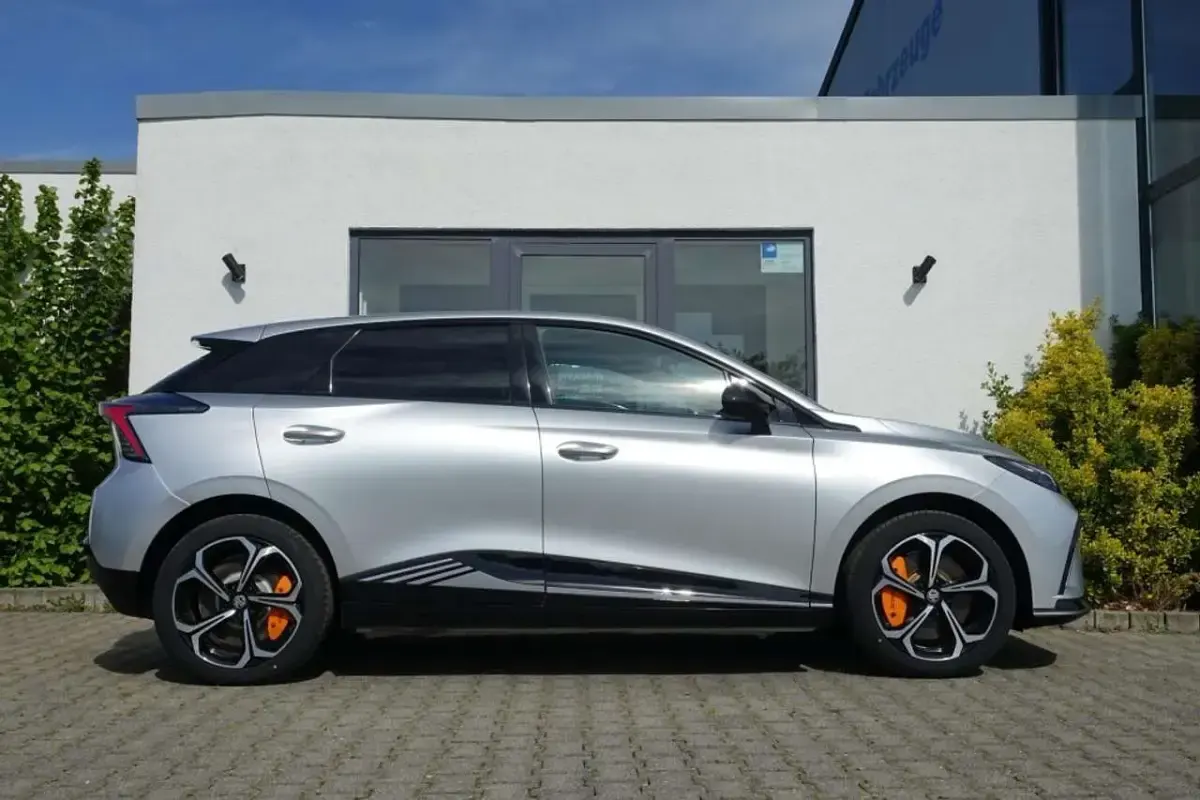 Second-hand MG MG4 EV 319 kW (435 CP) 2024 Argintiu Hatchback