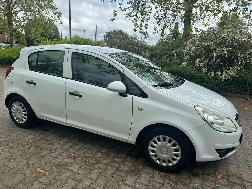 Gebraucht Opel Corsa Selection 69 PS (50 kW) 2010 Casabl/arctic/eisweiss/kaolin Kleinwagen