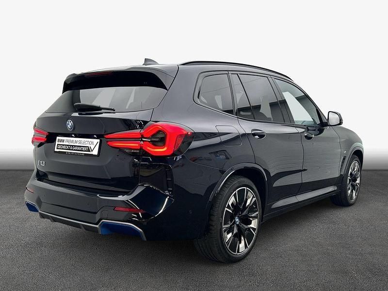 Gebraucht BMW iX3 Impressive 210 kW (286 PS) 2022 M carbonschwarz metallic SUV