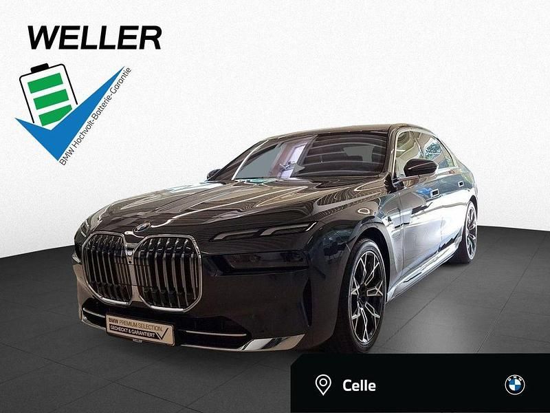 Grau Gebraucht 2024 BMW 750e Sport Line Limousine | 82.950 € (Superpreis) - Bild 1/4