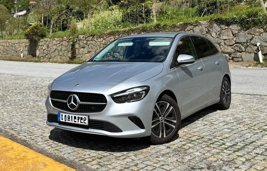 Gebraucht Mercedes B220 Advanced 190 PS (139 kW) 2024 Silber Kleinwagen