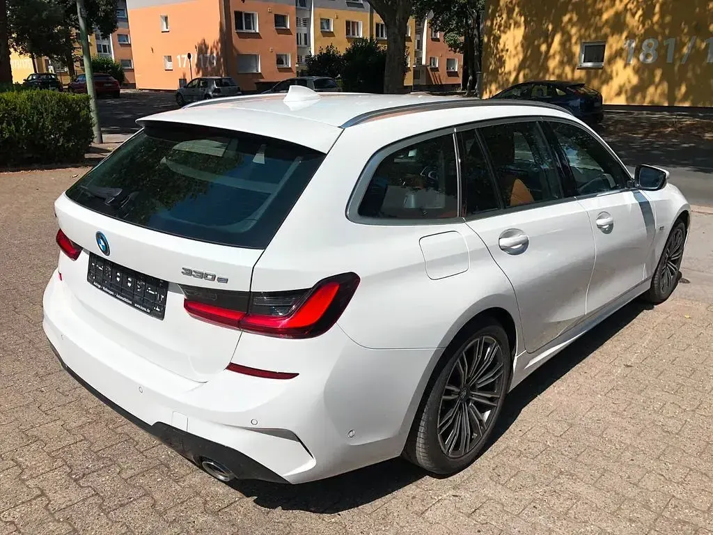 Gebraucht BMW 330 M Sport 184 PS (135 kW) 2022 Weiß Kombi