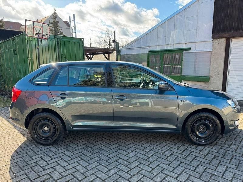 Gebraucht Skoda Rapid Ambition 90 PS (66 kW) 2015 Grau Kleinwagen