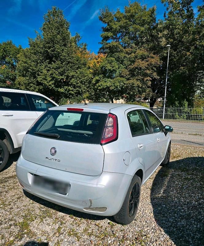 Weiß Gebraucht 2012 Fiat Punto Kleinwagen | 1.600 € (Superpreis) - Bild 1/4