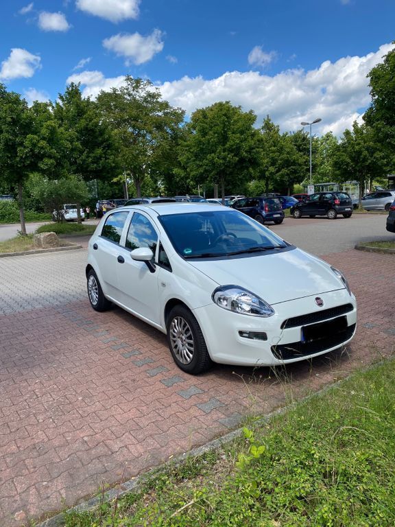 Weiß Gebraucht 2016 Fiat Punto Mystyle Kleinwagen | 4.700 € (Guter Preis) - Bild 1/4