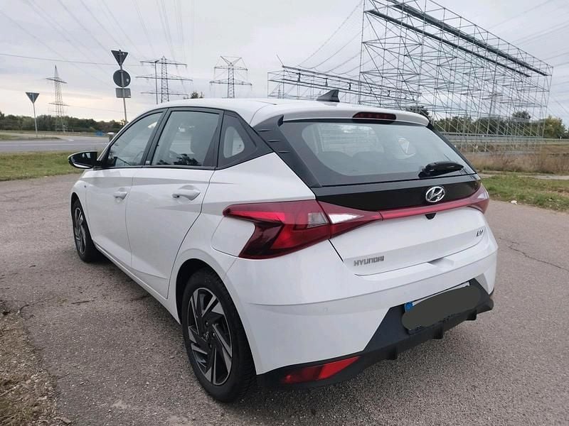 Gebraucht Hyundai i20 101 PS (74 kW) 2021 Weiß Kleinwagen