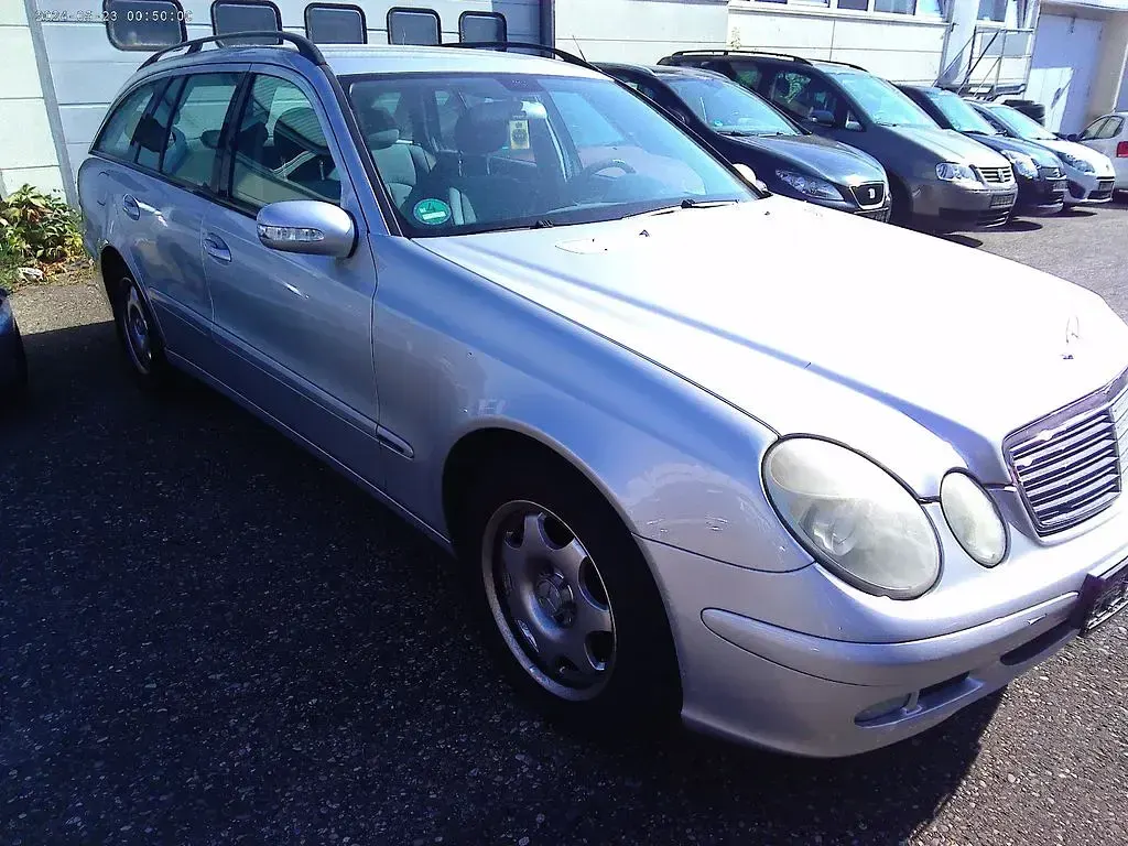 Gebraucht Mercedes E220 150 PS (110 kW) 2005 Silber Limousine